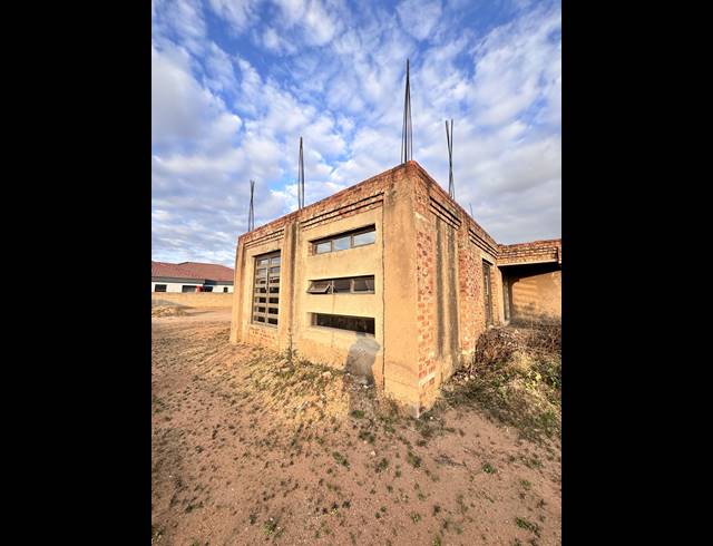 4 BEDROOM FREESTANDING FOR SALE IN AERORAND SOUTH